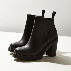 Dr. Martens Magdalena ankle boot